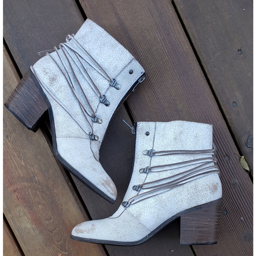 Sbicca Vintage Collection 'Peacekeepers' Distressed White Ankle Boots 8.5